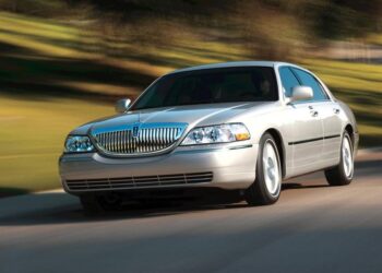 The 2009 Lincoln Town Car: A symbol of excellence and success