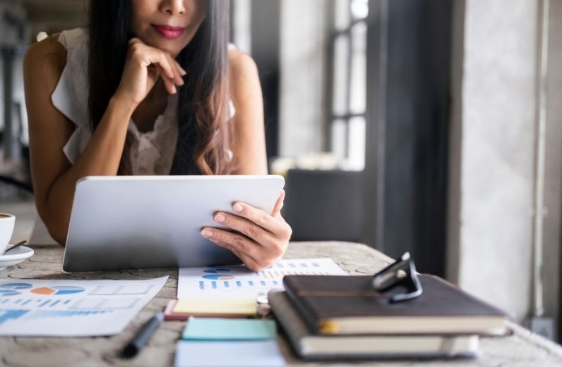 Guidelines for Selecting the Right Financial Advisor to Secure Your Investments and Maximize Returns.